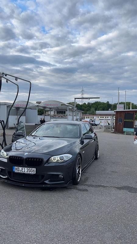 Grau Gebraucht 2011 BMW 530 Kombi | 12.800 € (Fairer Preis) - Bild 1/4