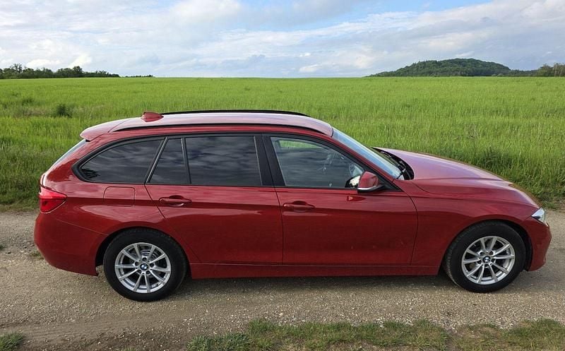 Gebraucht BMW 320 Advantage 190 PS (139 kW) 2019 Rot Kombi
