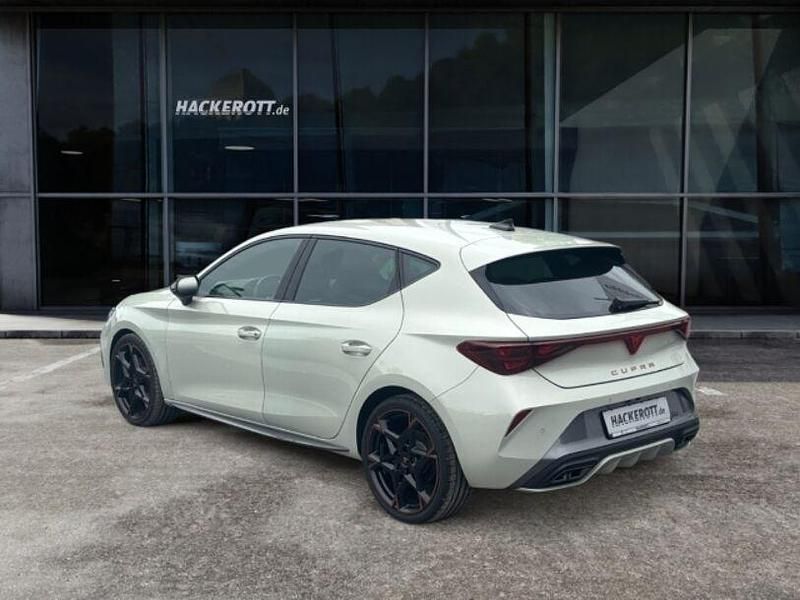 Neu Cupra Leon 150 PS (110 kW) 2025 Grau Limousine