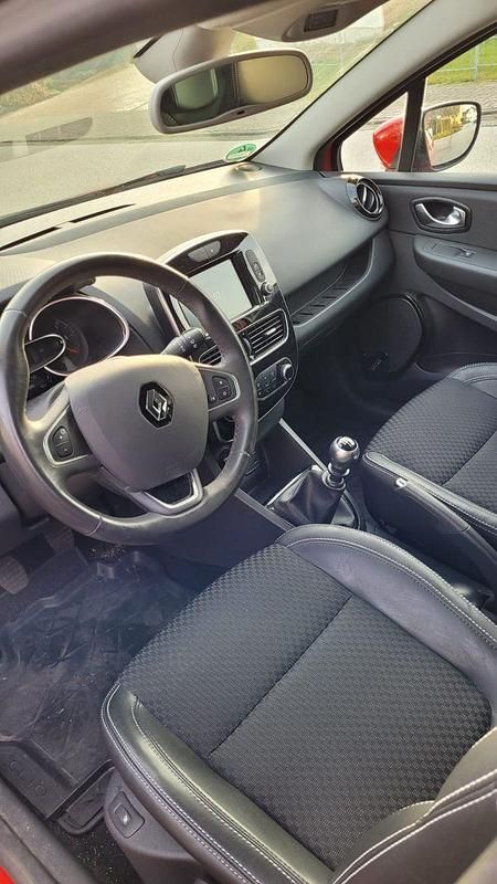 Gebraucht Renault Clio IV Intens 118 PS (86 kW) 2017 Rot Kleinwagen