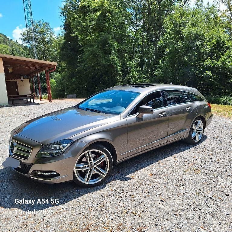 Braun Gebraucht 2013 Mercedes CLS350 Shooting Brake Kombi | 19.500 € (Guter Preis) - Bild 1/4