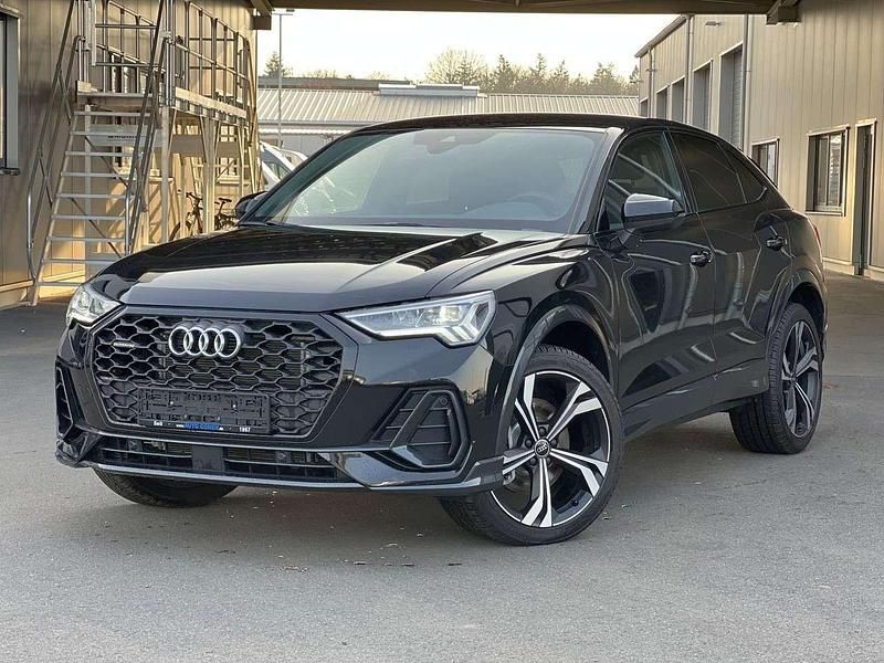 Mythosschwarz (metallic) Gebraucht 2023 Audi Q3 Sportback Sport SUV | 46.380 € (Teuer) - Bild 1/4