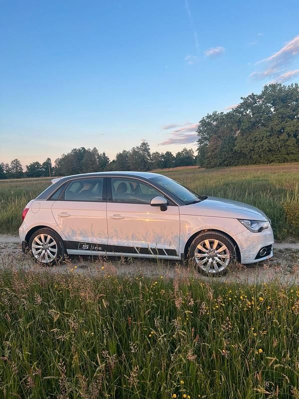 Second-hand Audi A1 122 CP (89 kW) 2012 Albastru Hatchback