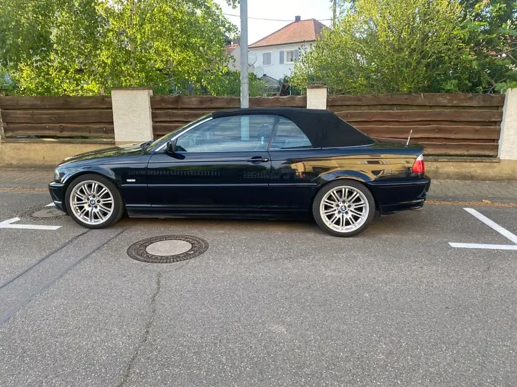 Gebraucht BMW 330 Cabriolet Basis 231 PS (169 kW) 2001 Schwarz Cabrio