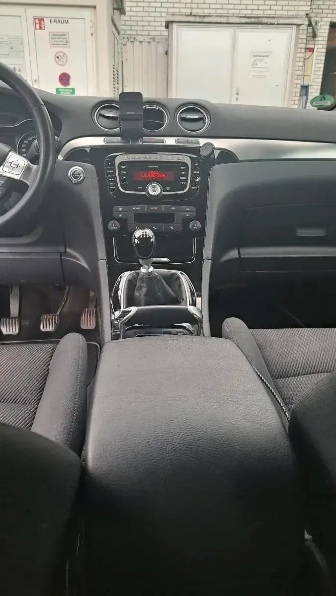 Gebraucht Ford S-MAX S 140 PS (102 kW) 2013 Schwarz Van / Kleinbus