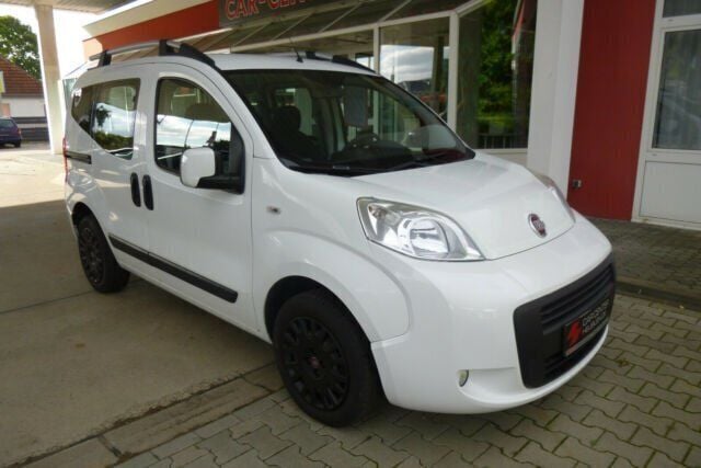 Weiß Gebraucht 2014 Fiat Qubo Trekking Van / Kleinbus | 5.999 € (Fairer Preis) - Bild 1/4
