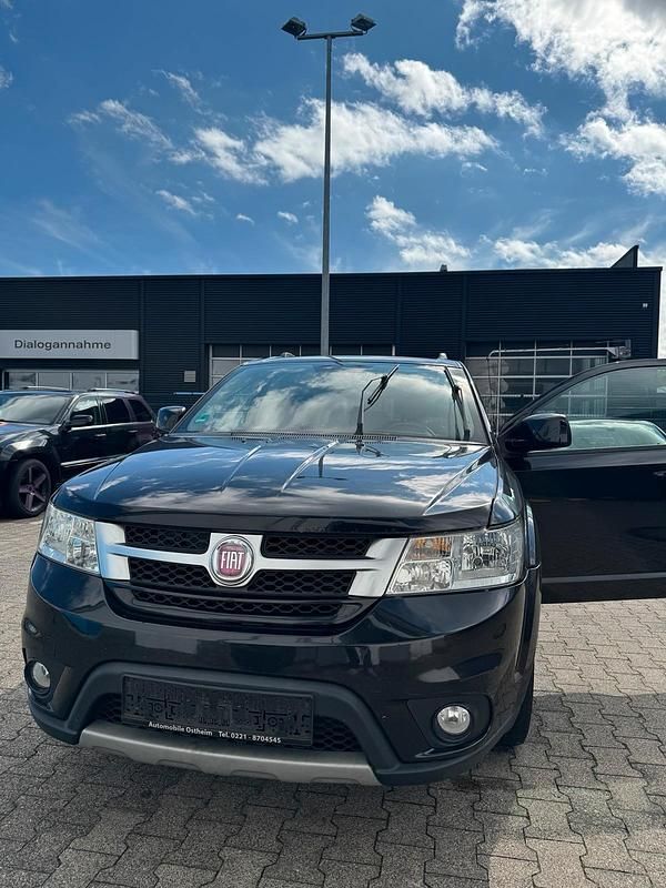 Schwarz Gebraucht 2011 Fiat Freemont SUV | 4.990 € (Superpreis) - Bild 1/4
