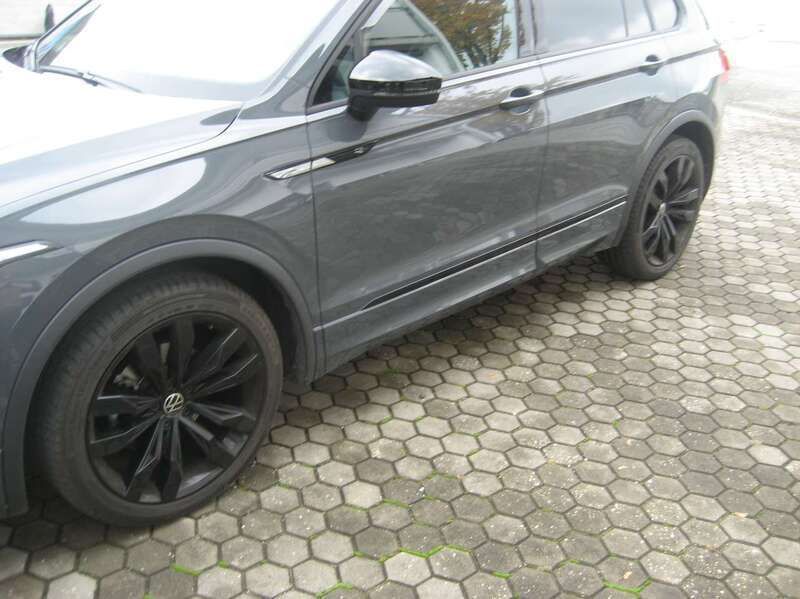 Grau Gebraucht 2023 VW Tiguan R-line SUV | 41.000 € (Etwas zu teuer) - Bild 1/4