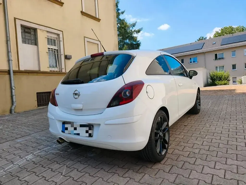 Gebraucht Opel Corsa Color Edition 101 PS (74 kW) 2013 Weiß Kleinwagen