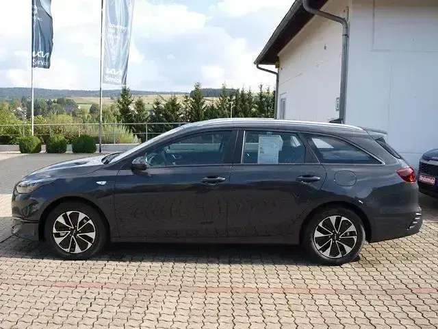 Neu Kia Ceed Sportswagon Vision 140 PS (102 kW) 2025 Grau Kombi