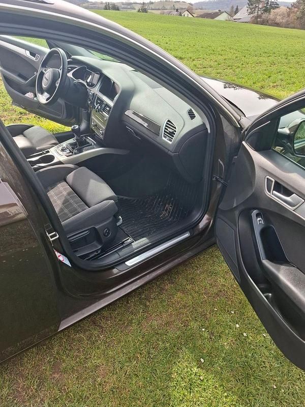 Gebraucht Audi A4 Attraction 150 PS (110 kW) 2014 Braun Kombi
