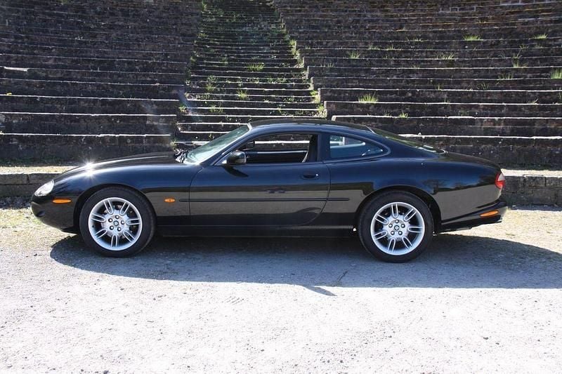 Używany Jaguar XK8 284 KM (208 kW) 2000 Czarny Coupe