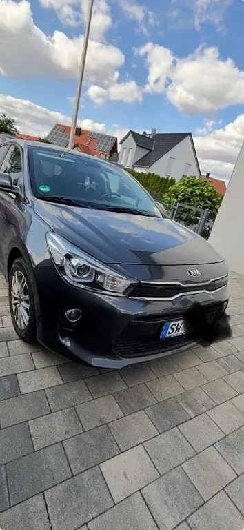 Gebraucht Kia Rio 101 PS (74 kW) 2019 Grau Limousine