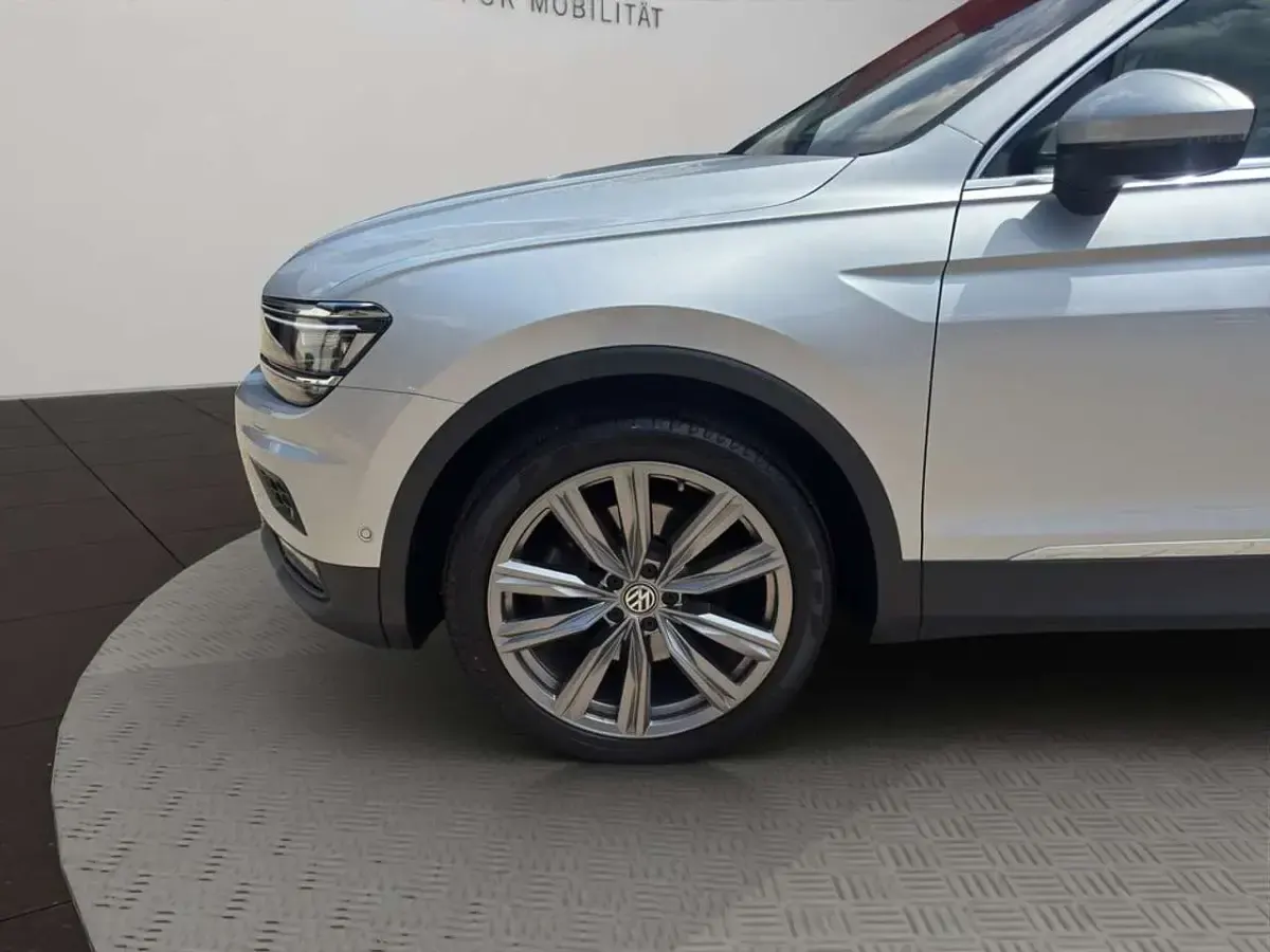 Gebraucht VW Tiguan Highline 239 PS (175 kW) 2019 Silber SUV
