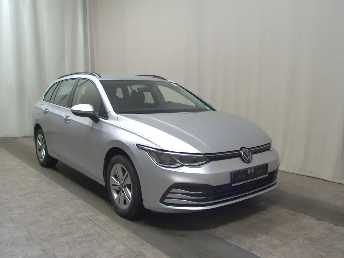 Gebraucht VW Golf VIII Life 150 PS (110 kW) 2023 Silber Kombi