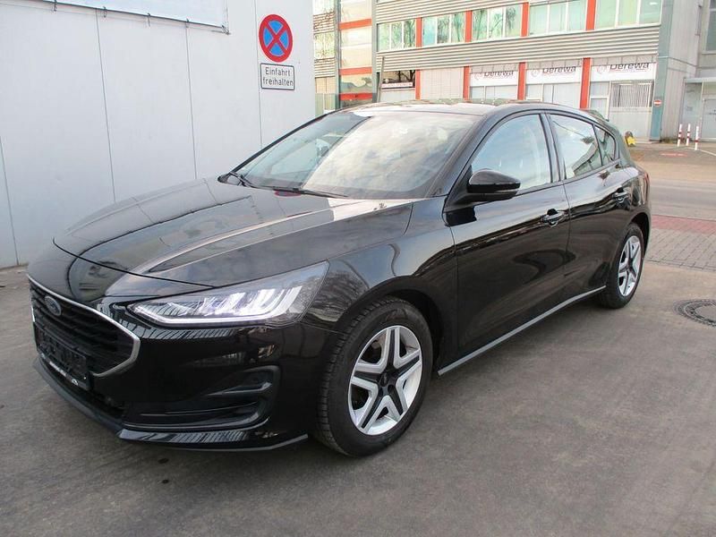 Schwarz Gebraucht 2022 Ford Focus Cool & Connect Limousine | 13.970 € (Guter Preis) - Bild 1/4
