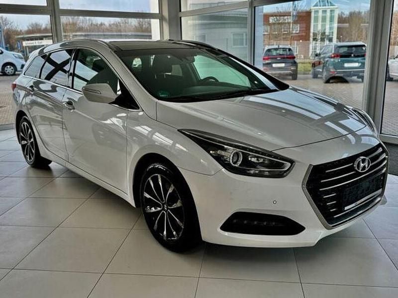 Gebraucht Hyundai i40 141 PS (103 kW) 2016 Weiß Kombi