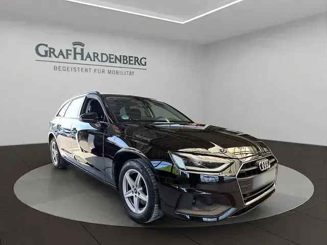 Gebraucht Audi A4 136 PS (100 kW) 2023 Brillantschwarz Kombi