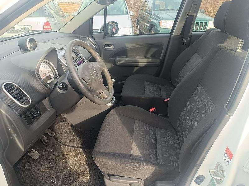 Gebraucht Suzuki Splash Club 65 PS (47 kW) 2010 Weiß Kleinwagen