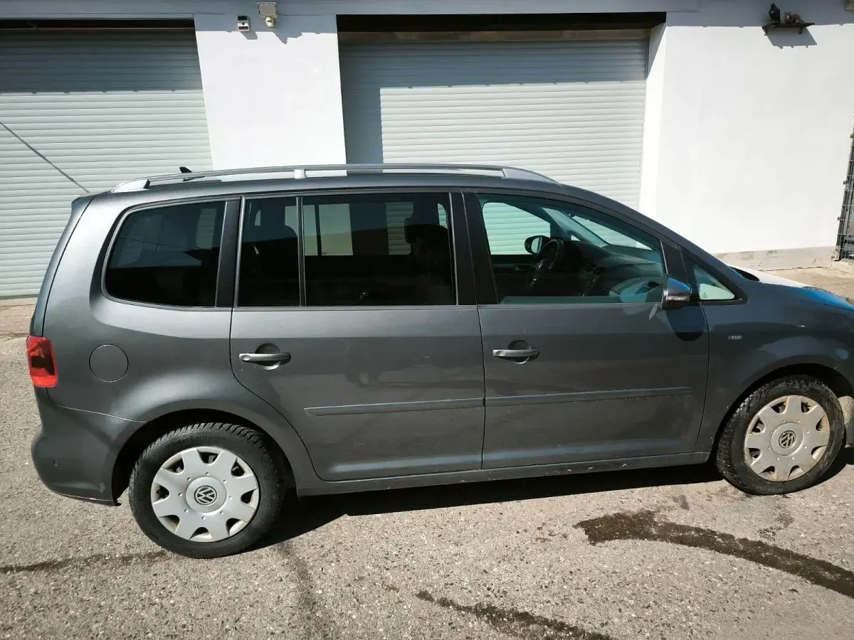 Gebraucht VW Touran Cup 105 PS (77 kW) 2014 Grau Van / Kleinbus