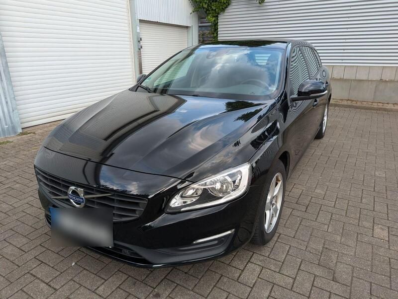 Schwarz Gebraucht 2016 Volvo V60 Business Edition Kombi | 11.900 € (Fairer Preis) - Bild 1/4
