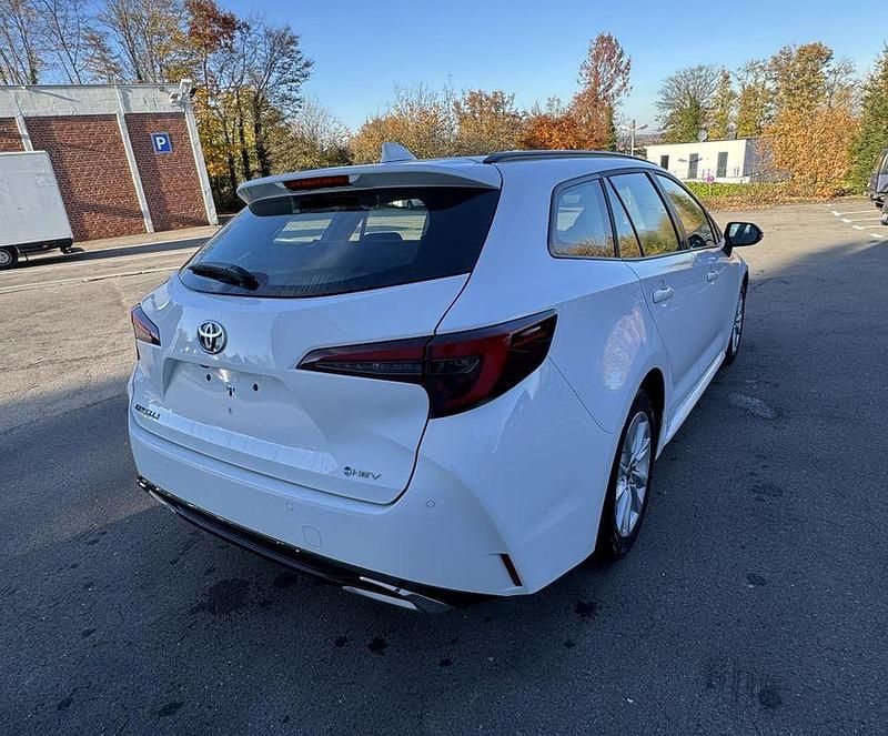 Neu Toyota Corolla Business Edition 140 PS (102 kW) 2025 Weiß Kombi