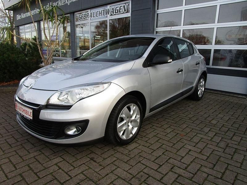 Silber Gebraucht 2012 Renault Mégane Limousine | 5.900 € (Fairer Preis) - Bild 1/4