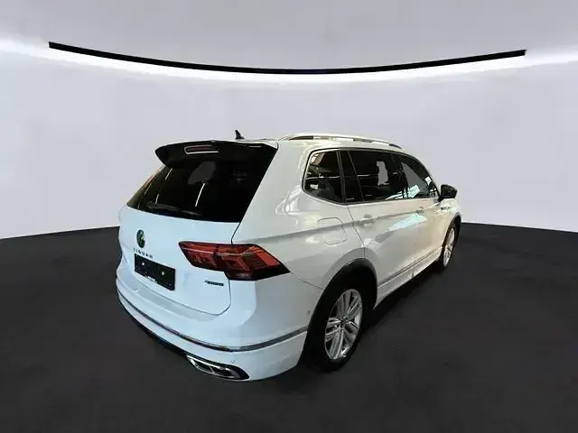 Gebraucht VW Tiguan Allspace R-line 245 PS (180 kW) 2024 Pure white SUV