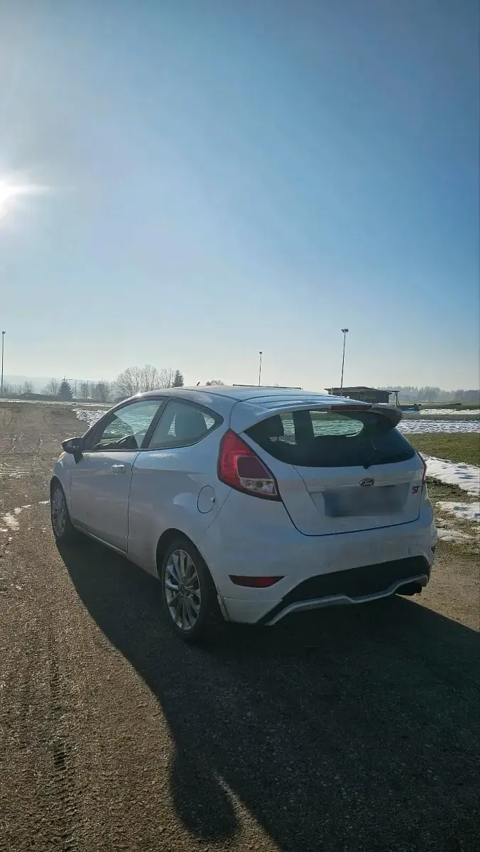 Gebraucht Ford Fiesta ST-Line 2015 Weiß Kleinwagen