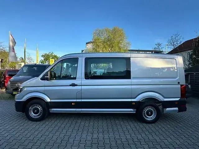 Gebraucht VW Crafter Trendline 140 PS (102 kW) 2022 Silber Van