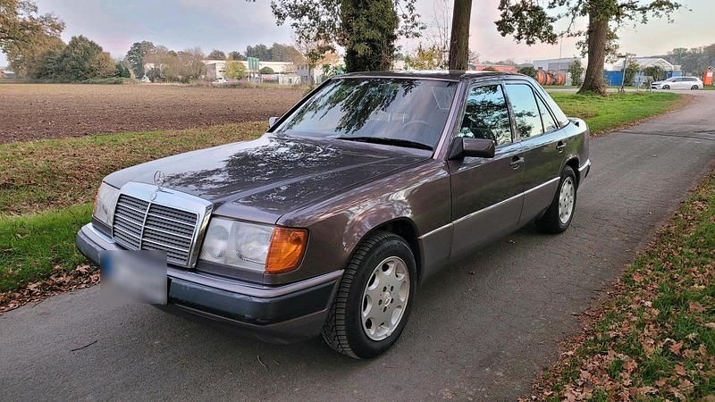 Violet Gebraucht 1990 Mercedes E230 Limousine | 6.300 € - Bild 1/4