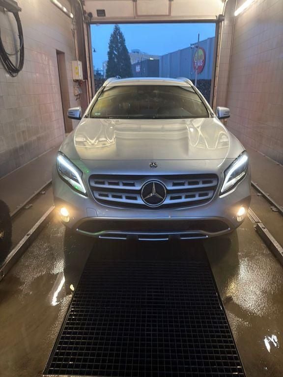 Gebraucht Mercedes GLA200 136 PS (100 kW) 2017 Silber SUV