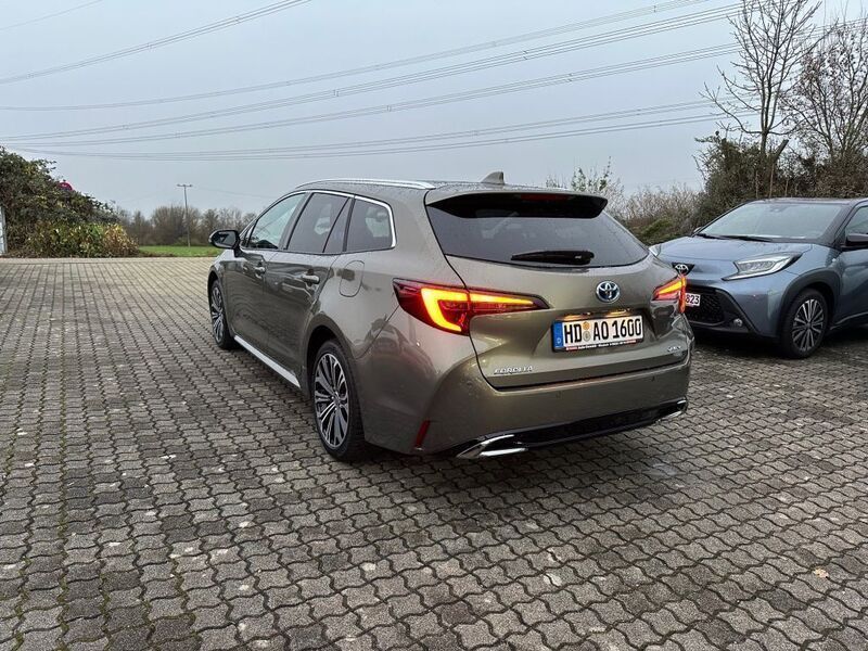 Gebraucht Toyota Corolla Team 196 PS (144 kW) 2024 Grün Kombi