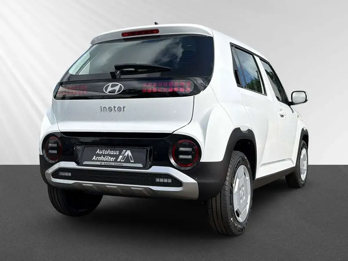 Neu Hyundai Inster Select 71 kW (97 PS) 2026 Atlas white / sol Kleinwagen