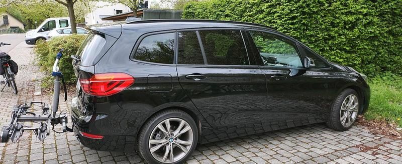 Schwarz Gebraucht 2018 BMW 220 Gran Tourer Van / Kleinbus | 19.500 € (Superpreis) - Bild 1/4