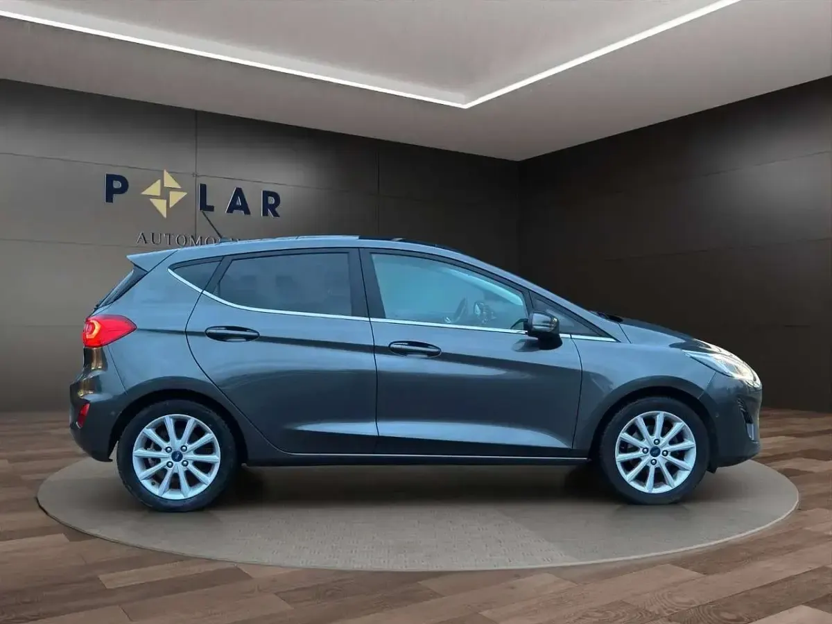 Gebraucht Ford Fiesta Titanium 125 PS (91 kW) 2018 Grau Limousine
