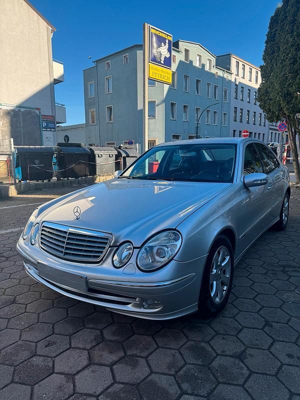 Gebraucht Mercedes E320 204 PS (150 kW) 2003 Silber Limousine