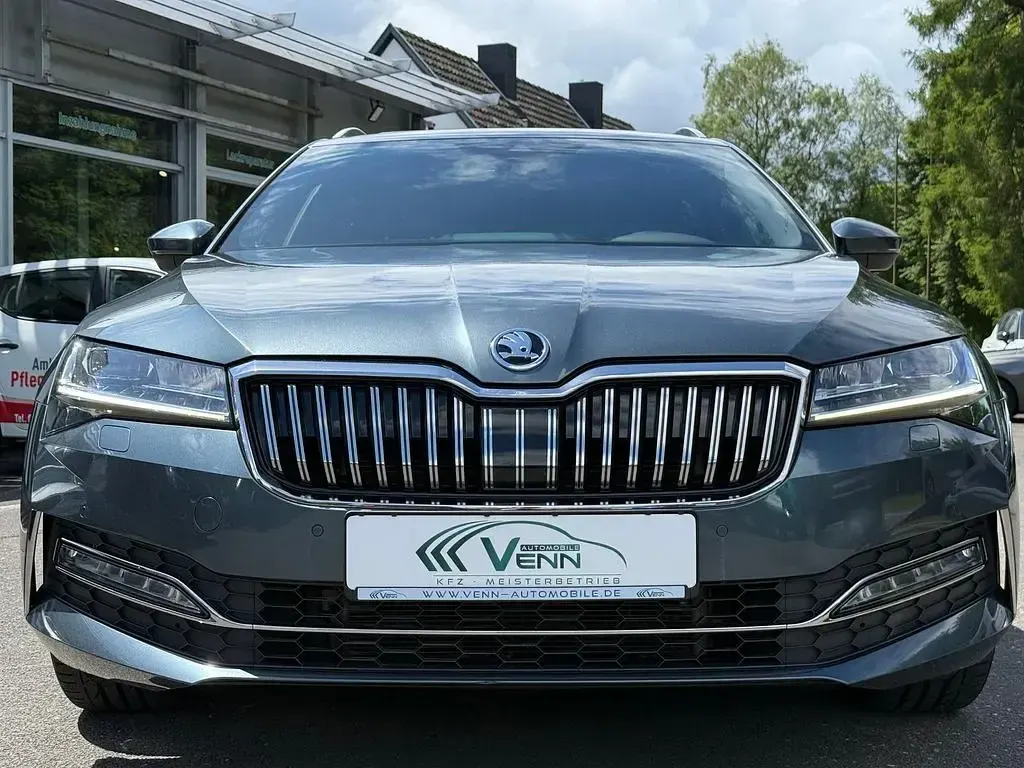 Gebraucht Skoda Superb LAURIN & KLEMENT 190 PS (139 kW) 2020 Grau Limousine