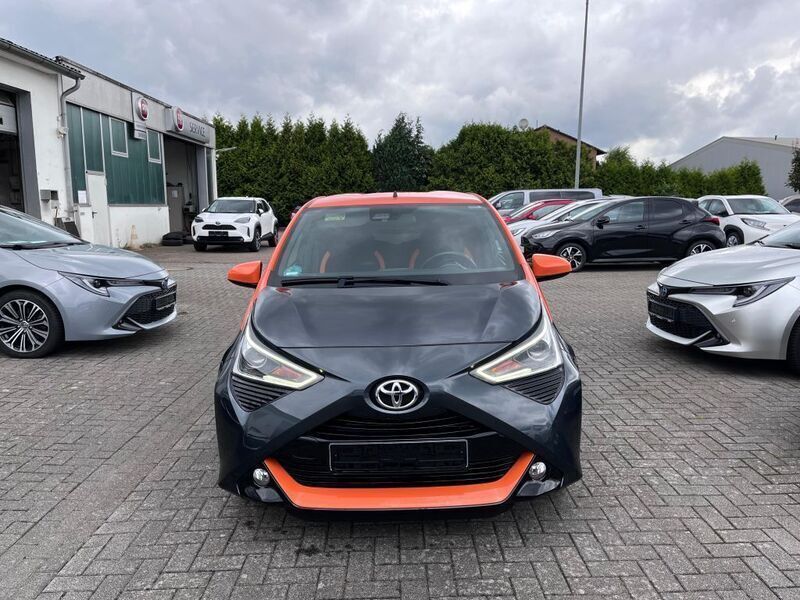 Rauchgrau mica dach mandarine Gebraucht 2020 Toyota Aygo Kleinwagen | 12.750 € (Etwas zu teuer) - Bild 1/4