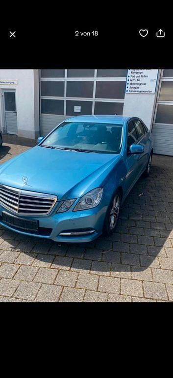 Gebraucht Mercedes E220 170 PS (125 kW) 2011 Blau Limousine