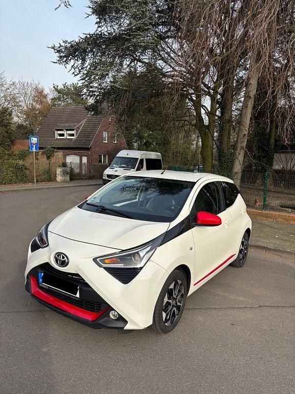 Gebraucht Toyota Aygo 72 PS (52 kW) 2018 Weiß Kleinwagen