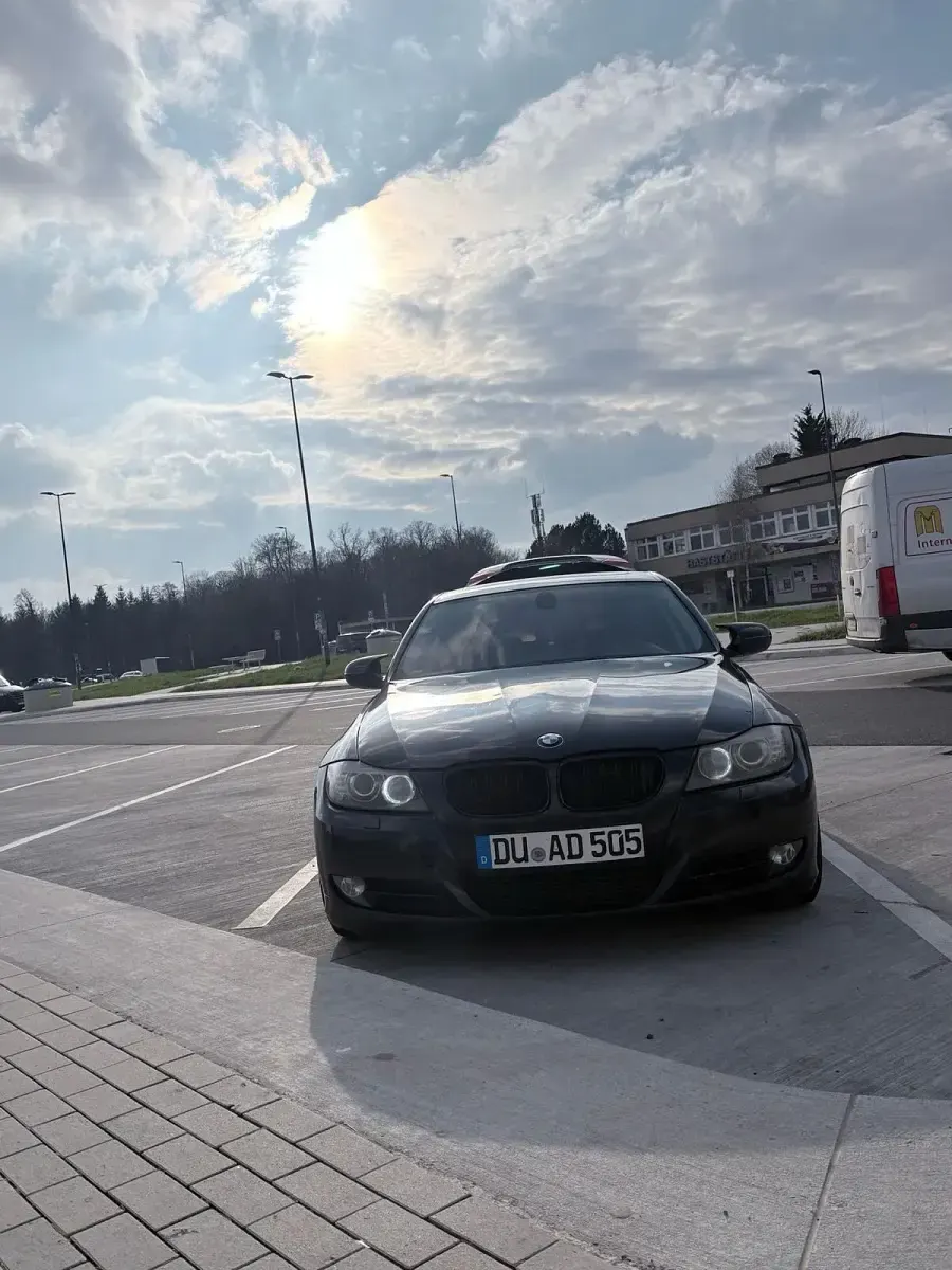 Käytetty BMW 330 245 HP (180 kW) 2011 Musta Sedan