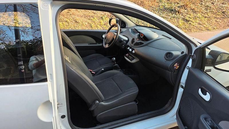 Gebraucht Renault Clio II 75 PS (55 kW) 2011 Weiß Limousine