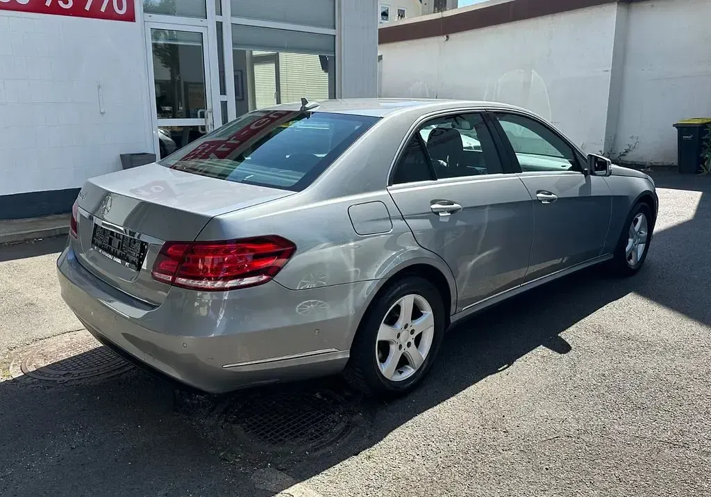 Gebraucht Mercedes E200 Elegance 184 PS (135 kW) 2014 Silber Limousine