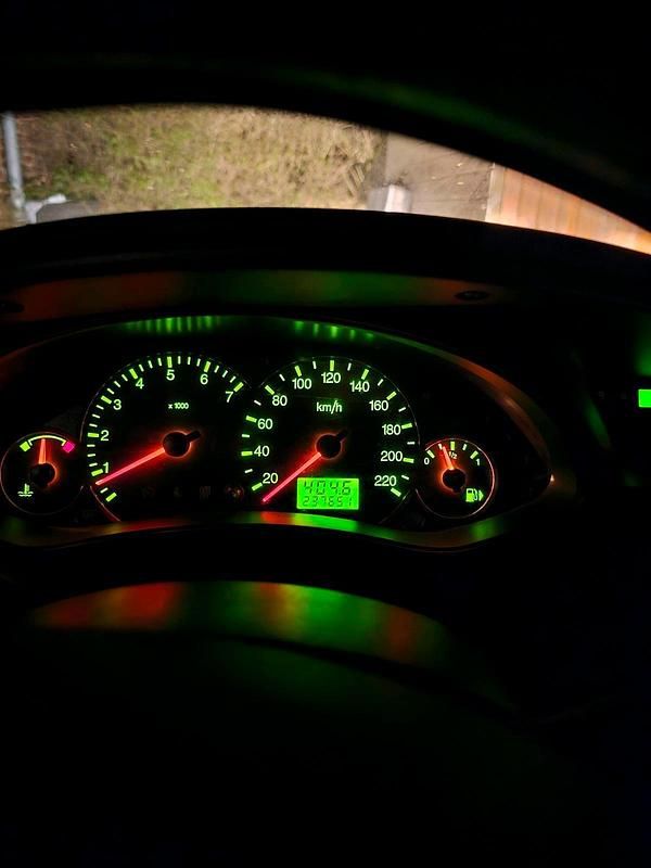 Gebraucht Ford Focus 100 PS (73 kW) 2003 Silber Kombi