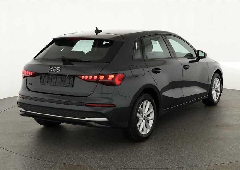 Neu Audi A3 150 PS (110 kW) 2025 Manhattan grau metallic Limousine