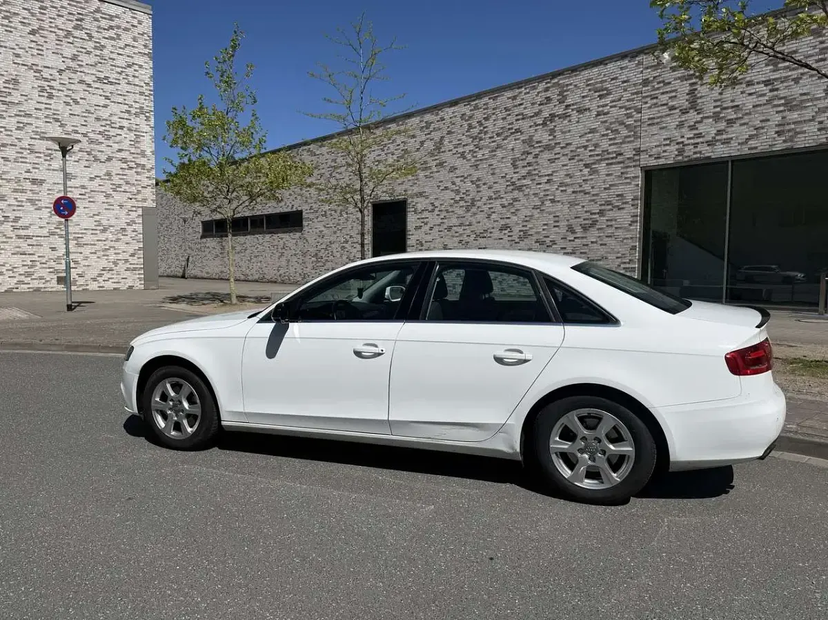 Gebraucht Audi A4 Attraction 120 PS (88 kW) 2010 Limousine