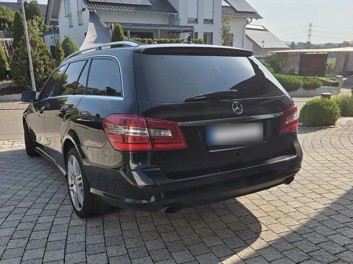 Gebraucht Mercedes E250 AMG line 204 PS (150 kW) 2010 Schwarz Kombi
