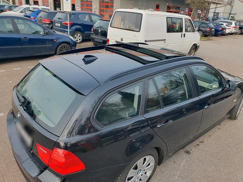 Gebraucht BMW 318 150 PS (110 kW) 2012 Schwarz Kombi