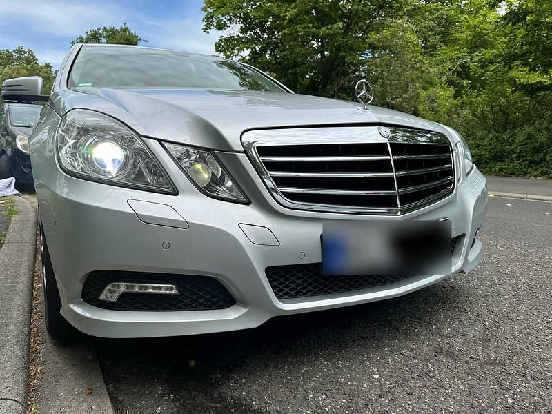 Gebraucht Mercedes E200 Avantgarde 184 PS (135 kW) 2009 Silber Limousine